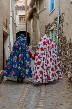 دختران با چادر گل گلی از رامش حسینی لاهیجی